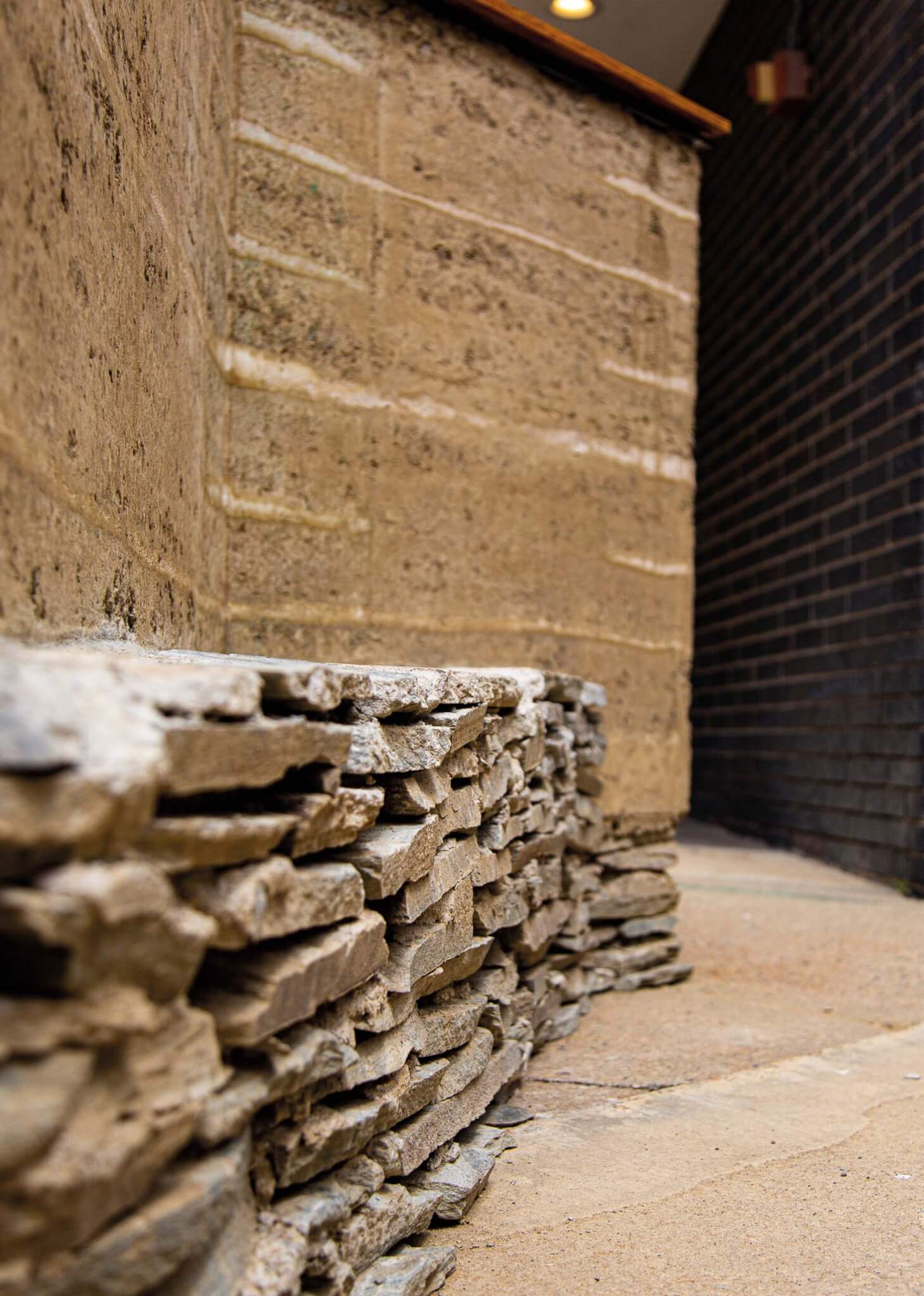 building mock-up with raw earthen materials
