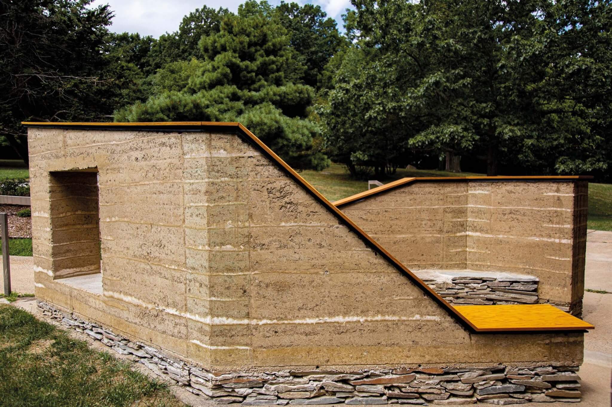 building with raw earthen materials